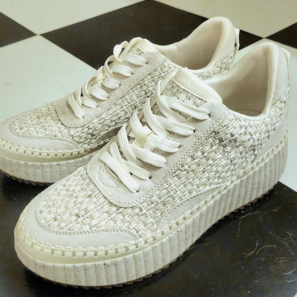 Universal Thread Cream Textured Sneakers